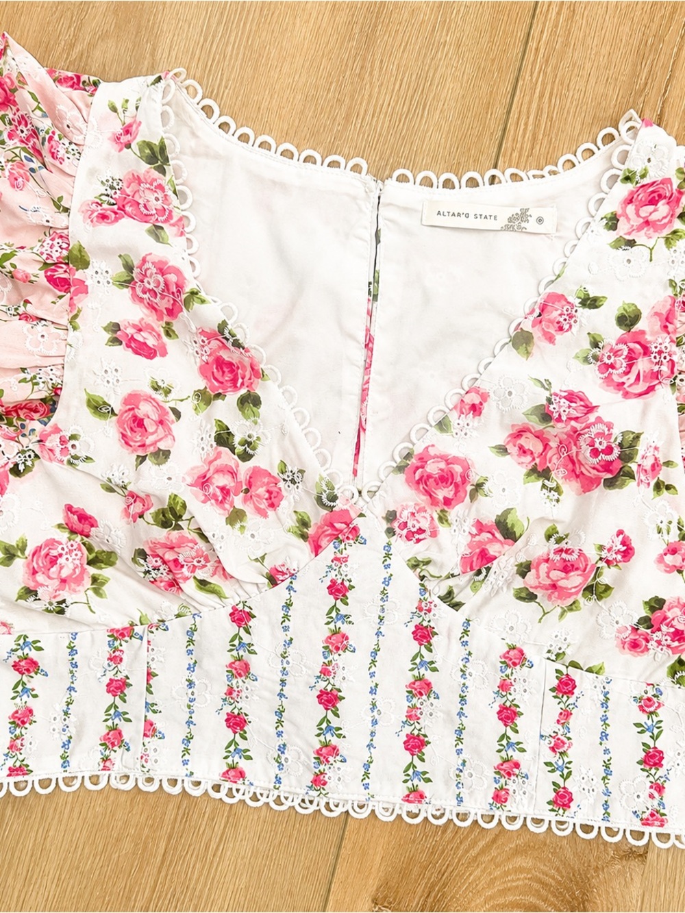 Altar’d State Camille Floral Crop Top Women’s Medium Cottagecore Eyelet Ruffle